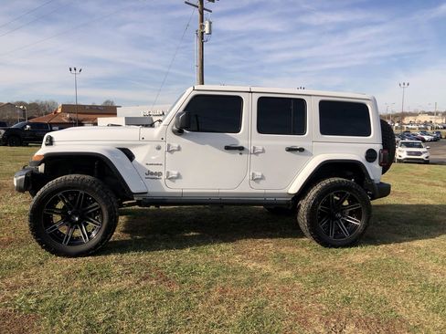 Used 2021 Jeep Wrangler Unlimited Sahara image 3