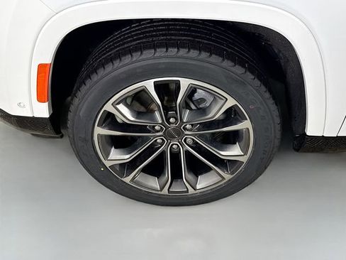 Used 2023 Jeep Grand Wagoneer Series III image 34