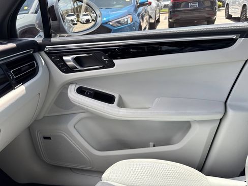 Used 2024 Porsche Macan AWD/4WD image 20