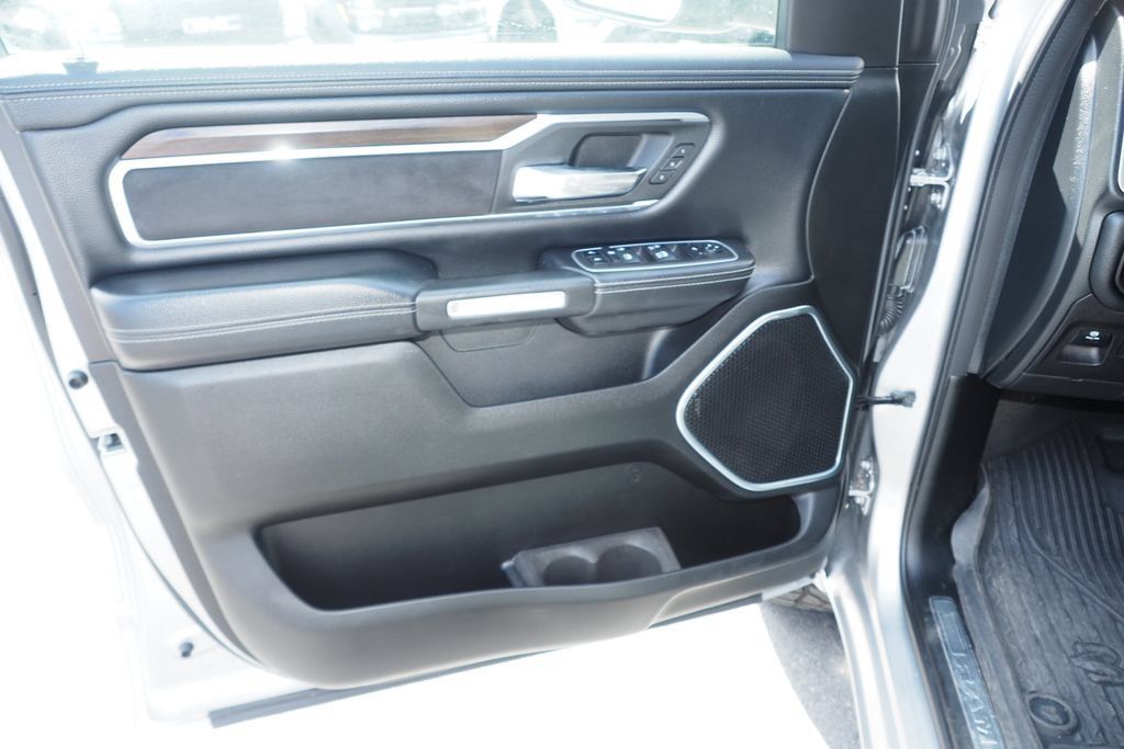 Used 2022 RAM 1500 Laramie AWD/4WD image 14