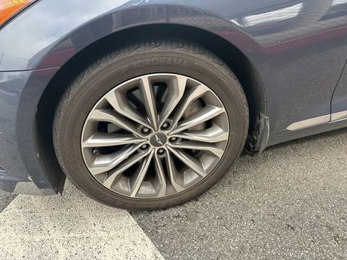 Used 2015 Hyundai Genesis 3.8 image 4