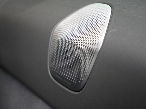 Used 2025 McLaren Artura Spider RWD image 31