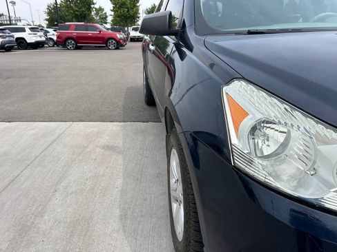 Used 2011 Chevrolet Traverse LS FWD image 20