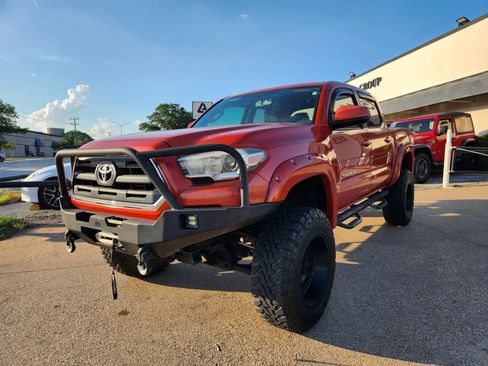 Used 2017 Toyota Tacoma SR5 w/ Tow Package AWD/4WD image 2