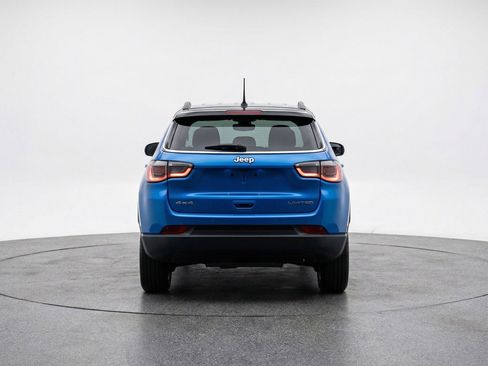 Used 2025 Jeep Compass Limited image 7