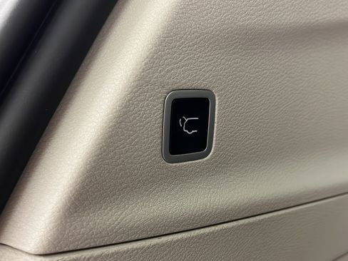 Used 2024 Chrysler Pacifica Touring-L FWD image 30