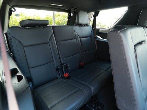 Used 2025 Chevrolet Tahoe LT RWD image 32