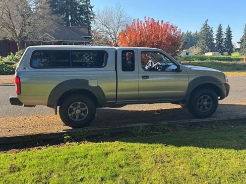Used 2002 Nissan Frontier XE AWD/4WD image 6