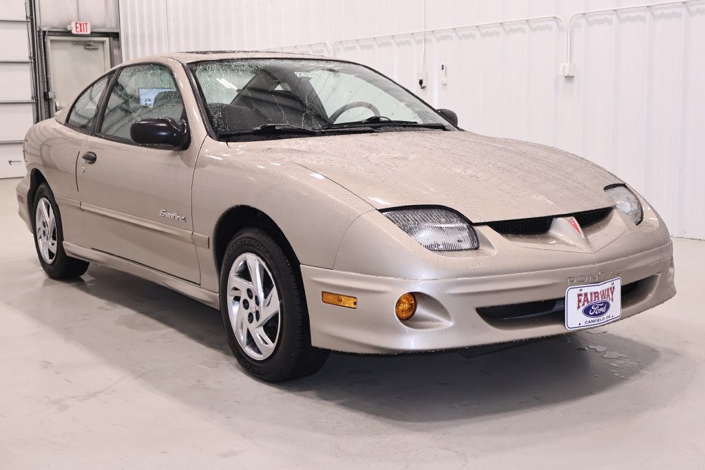 Used 2002 Pontiac Sunfire SE w/ Sun & Sound Pkg FWD image 3