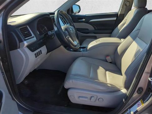 Used 2018 Toyota Highlander XLE image 9