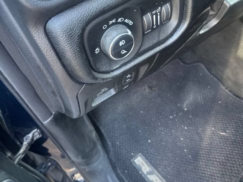 Used 2019 RAM 1500 Laramie AWD/4WD image 13