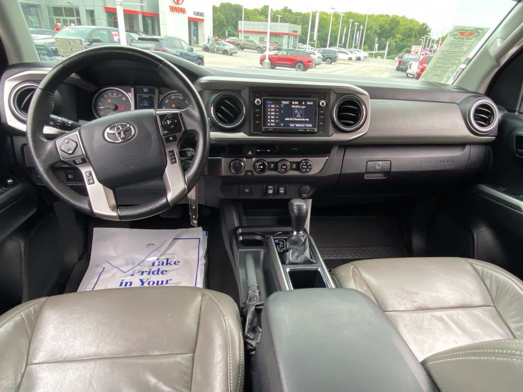 Used 2018 Toyota Tacoma SR5 AWD/4WD image 8