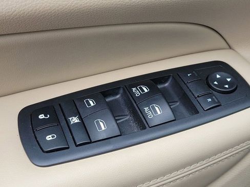 Used 2017 Jeep Grand Cherokee Limited image 30