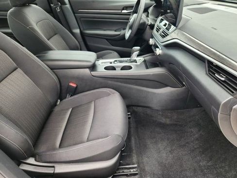 Used 2025 Nissan Altima 2.5 SV w/ SV Premium Package image 13