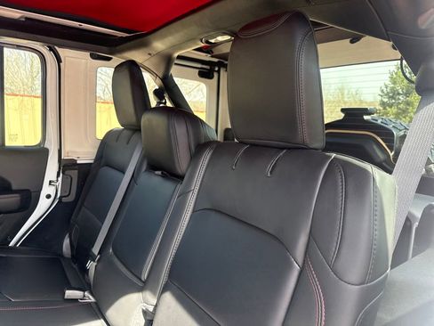 Used 2025 Jeep Wrangler Unlimited Rubicon image 20