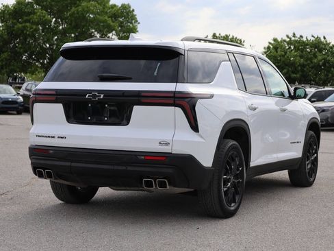 Used 2025 Chevrolet Traverse LT w/ Midnight/Sport Edition AWD/4WD image 9