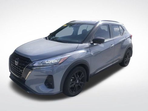 Used 2022 Nissan Kicks SR FWD image 3