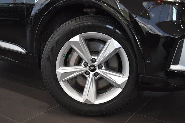 Used 2023 Audi Q7 3.0T Premium w/ Convenience Package AWD/4WD image 2