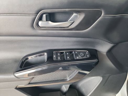 Used 2022 Nissan Pathfinder SV image 13