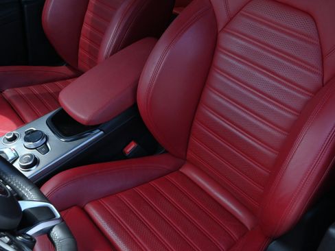 Used 2024 Alfa Romeo Stelvio Veloce AWD/4WD image 13