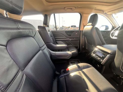 Used 2023 Lincoln Aviator Reserve image 16