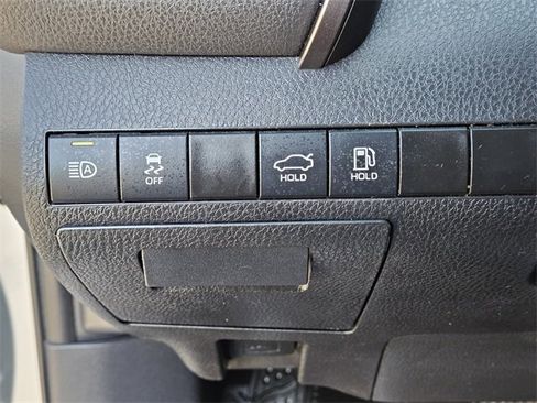 Used 2023 Toyota Camry SE image 25