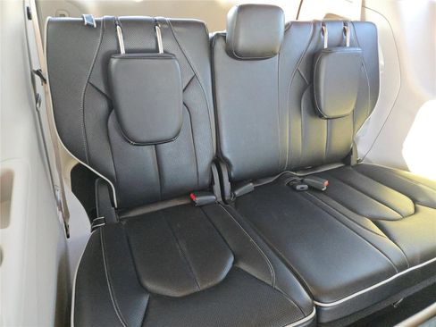 Certified 2023 Chrysler Pacifica Limited image 12