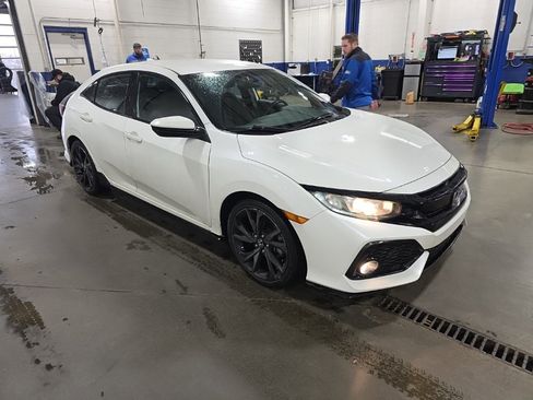 Used 2017 Honda Civic Sport image 3