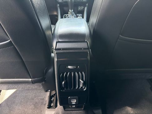 Used 2025 Jeep Compass Limited image 24