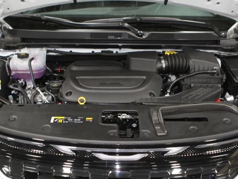 New 2027 Chrysler Pacifica Limited AWD/4WD image 3