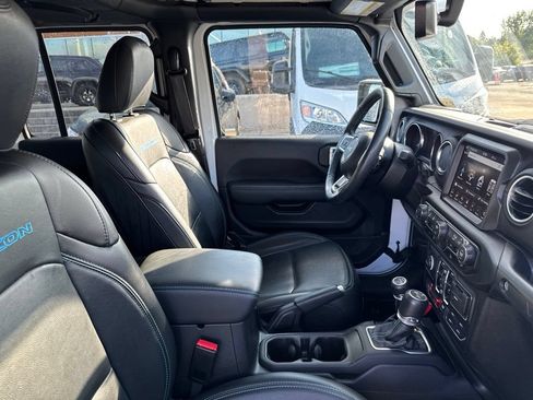 Used 2023 Jeep Wrangler Unlimited Rubicon 4xe w/ Cold Weather Group AWD/4WD image 11