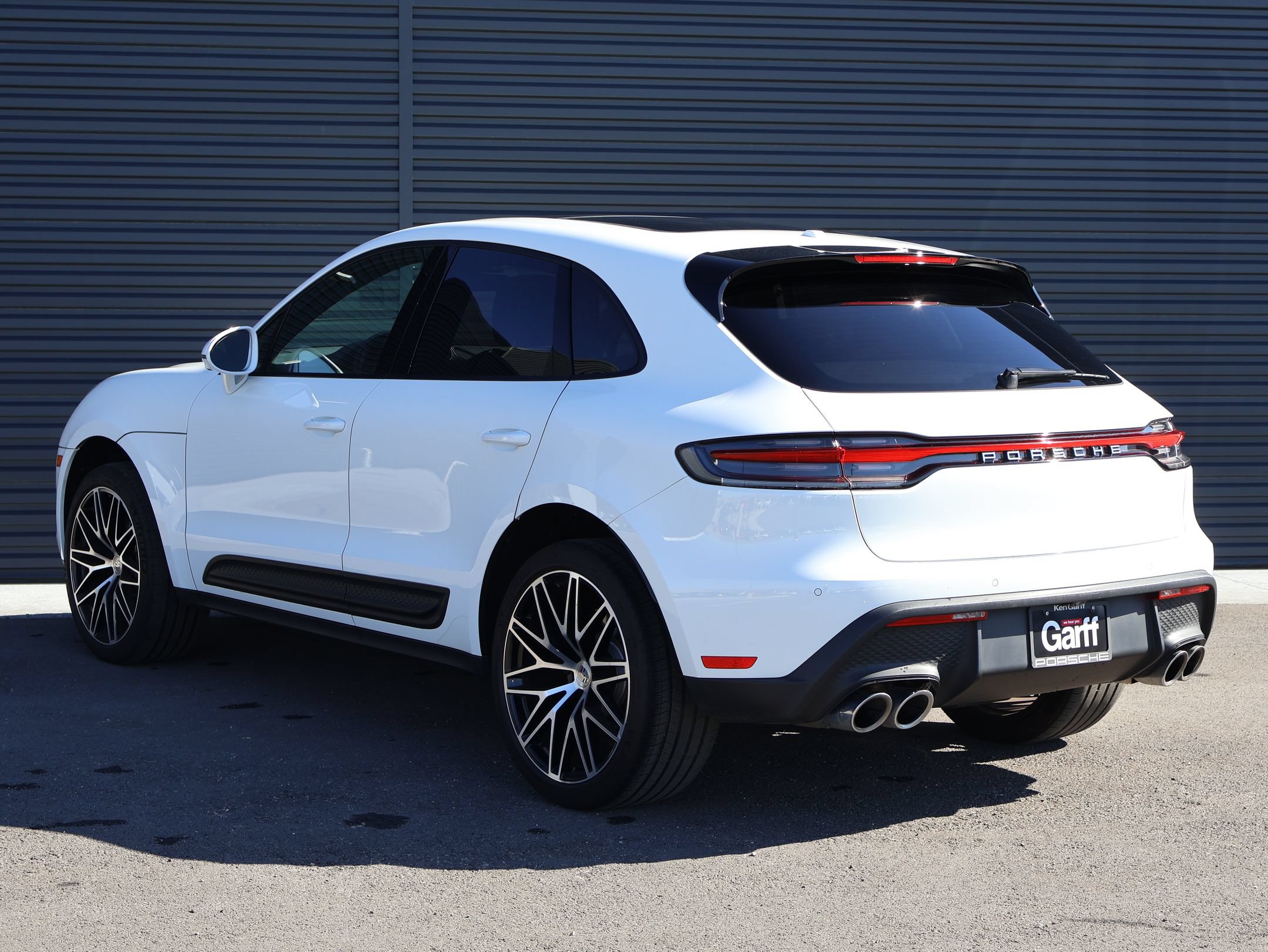 Used 2023 Porsche Macan AWD/4WD image 3