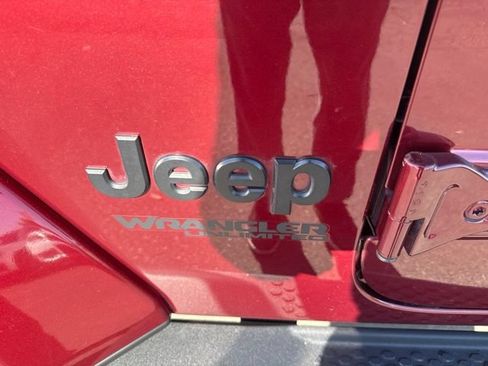 Certified 2021 Jeep Wrangler Unlimited Sahara AWD/4WD image 35