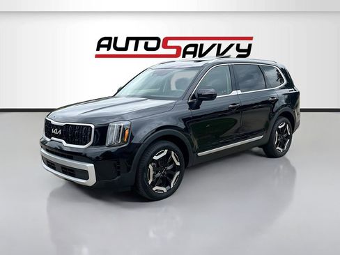 Used 2025 Kia Telluride EX w/ EX Captain's Chair Package FWD image 3