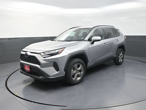 Used 2024 Toyota RAV4 XLE FWD image 3