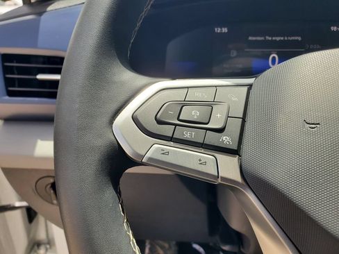 Used 2023 Volkswagen Taos SE w/ Panoramic Sunroof Package FWD image 24