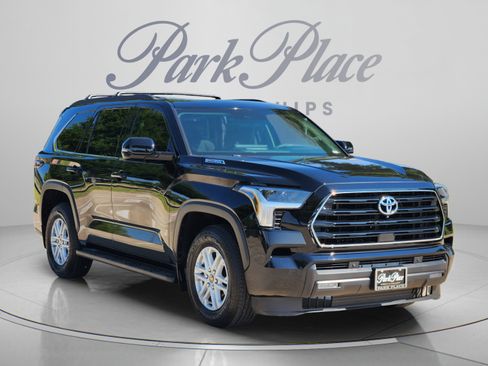 Used 2024 Toyota Sequoia SR5 w/ SR5 Premium Package AWD/4WD image 4