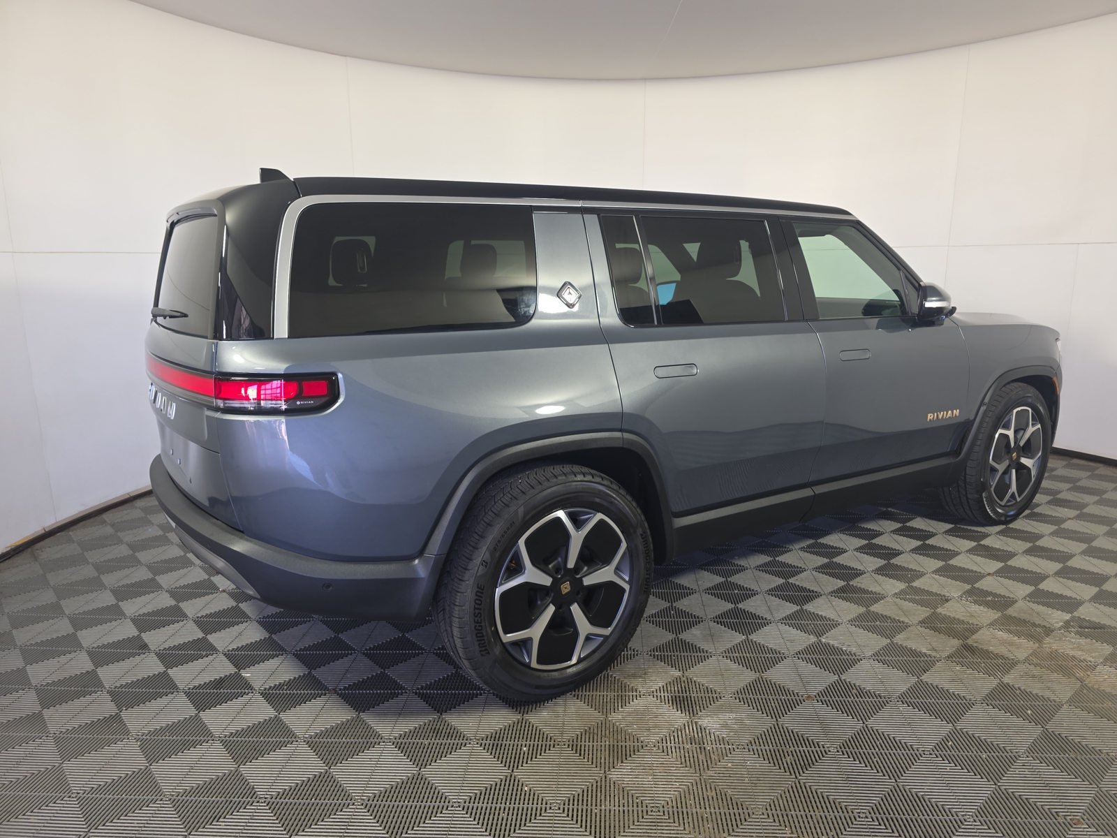 Used 2022 Rivian R1S Launch Edition Quad AWD/4WD image 5