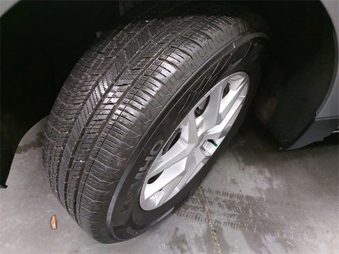 Used 2024 Chevrolet Equinox LT w/ Driver Convenience Package image 30