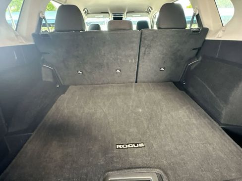 Used 2025 Nissan Rogue SV FWD image 25