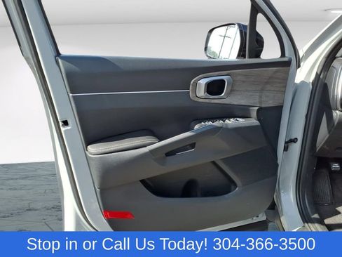 Used 2023 Kia Sorento S w/ Panoramic Sunroof Package AWD/4WD image 9