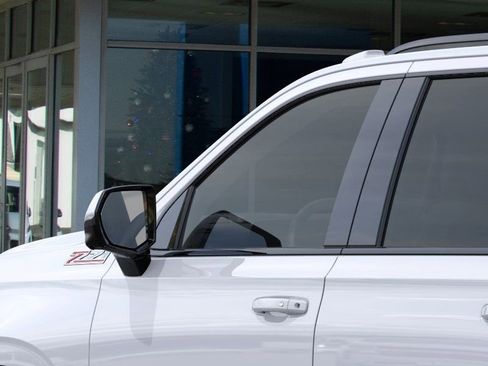 New 2026 Chevrolet Suburban Z71 AWD/4WD image 12