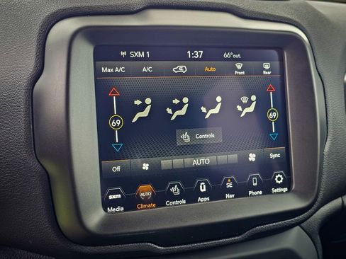 Used 2022 Jeep Renegade Altitude w/ Convenience Group AWD/4WD image 22