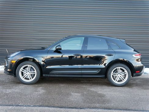 Used 2025 Porsche Macan image 2