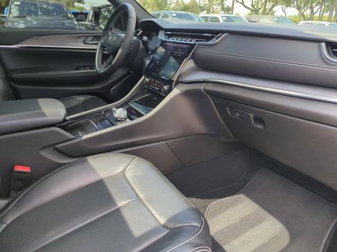 Used 2024 Jeep Grand Cherokee Overland AWD/4WD image 25