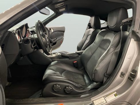 Used 2009 Nissan 370Z Touring w/ Aerodynamics Pkg image 11