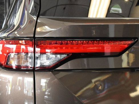 Used 2022 Mitsubishi Outlander SEL AWD/4WD image 16