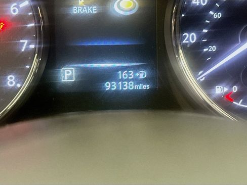 Used 2017 Nissan Rogue SL image 18