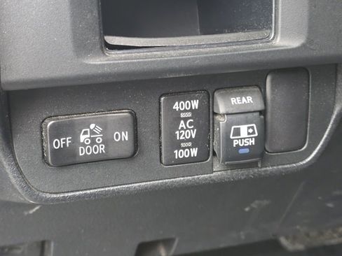 Used 2017 Toyota Tacoma TRD Sport image 18