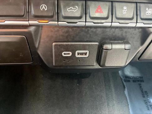 Used 2021 Chevrolet Silverado 1500 LT image 25